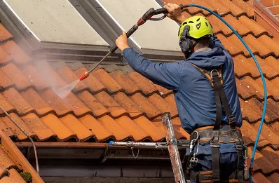 Démoussage et hydrofuge de toiture à Cézan
